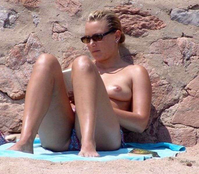 Explicit Topless Girls: Uncensored Amateur Photos for Adults