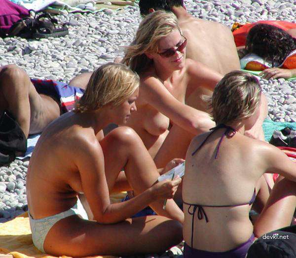 Explicit Topless Girls: Uncensored Amateur Photos for Adults