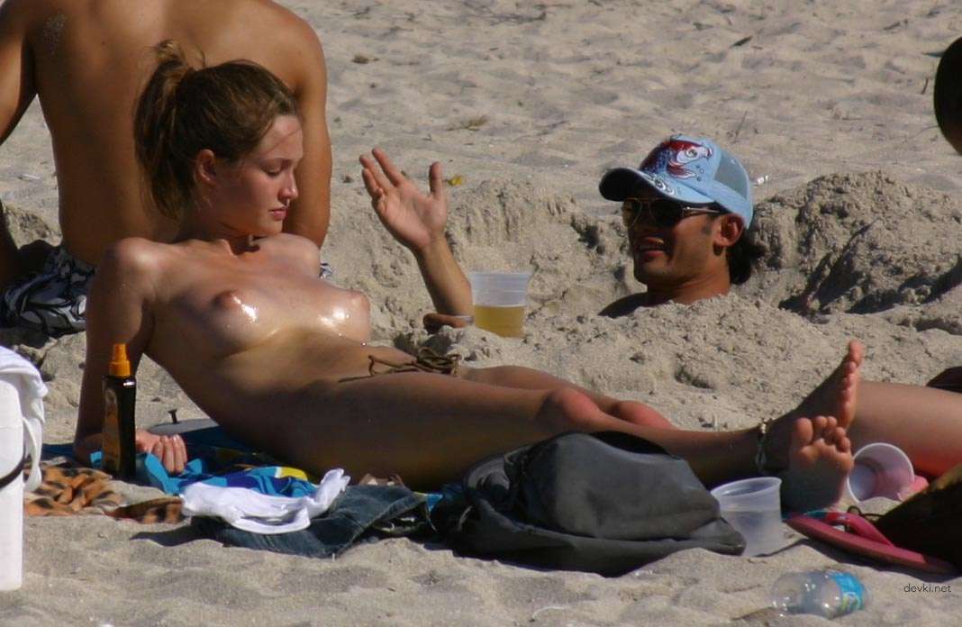 Explicit Topless Girls: Uncensored Amateur Photos for Adults