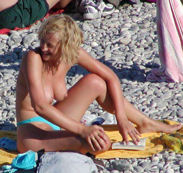 Explicit Topless Girls: Uncensored Amateur Photos for Adults