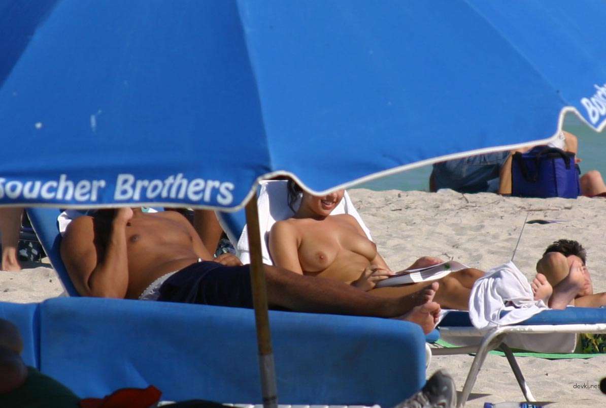 Explicit Topless Girls: Uncensored Amateur Photos for Adults