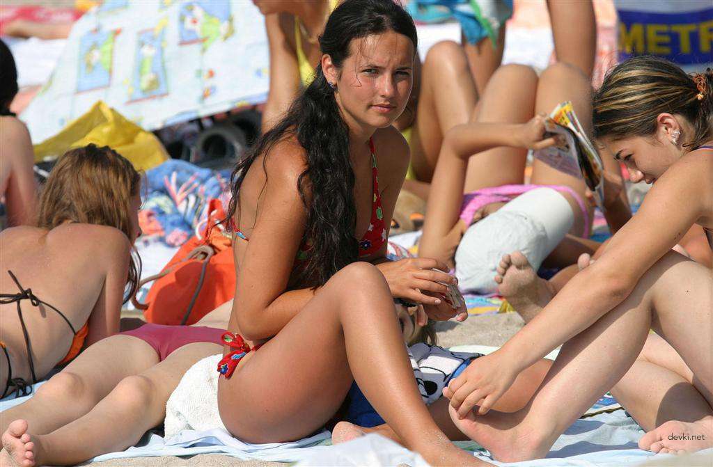 Explicit Topless Girls: Uncensored Amateur Photos for Adults