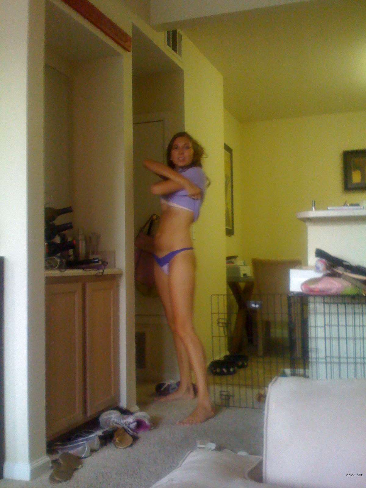 Sexy Amateur Babe Nude and Deepthroating in Explicit Porn Pic