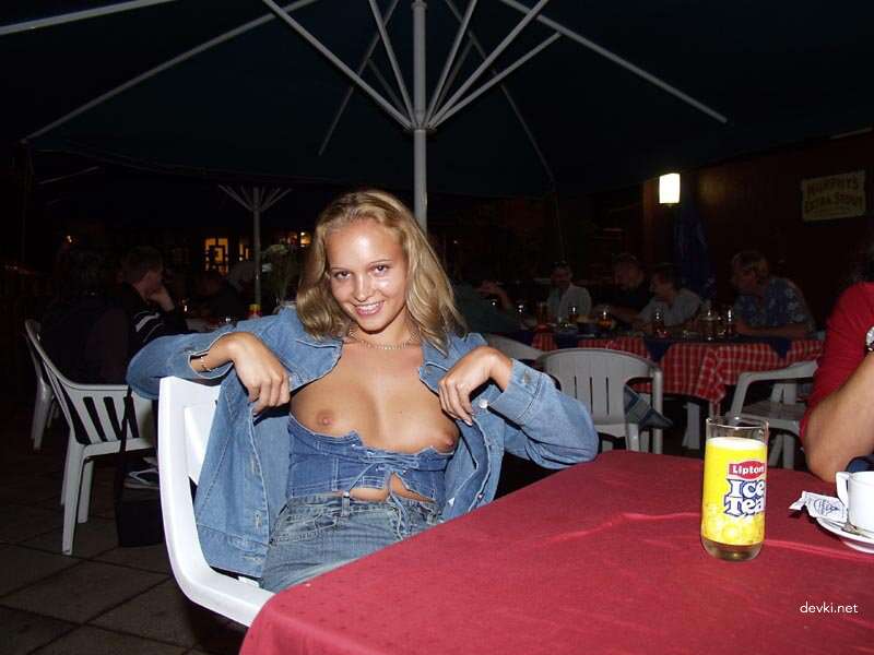 Blonde Babe Commando: Explicit Amateur Pantyless Photo