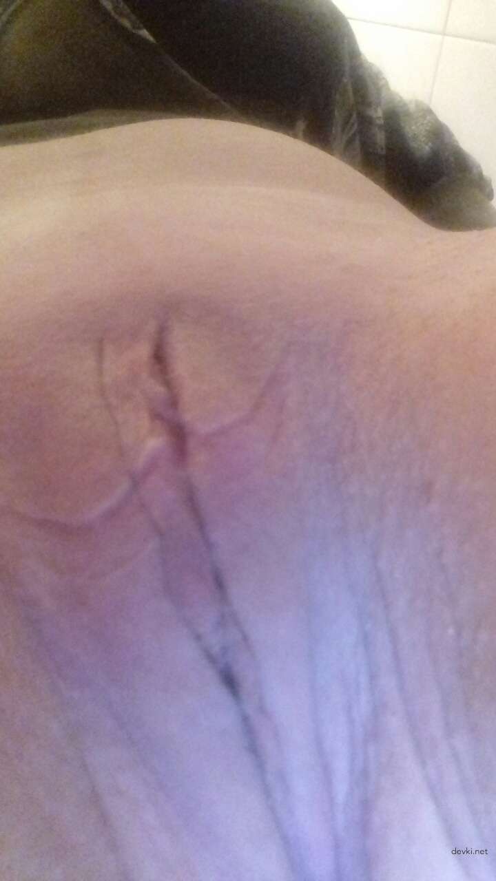 Explicit Close-Up Pussy Shot: Amateur Babe's Detailed Pussy Photo