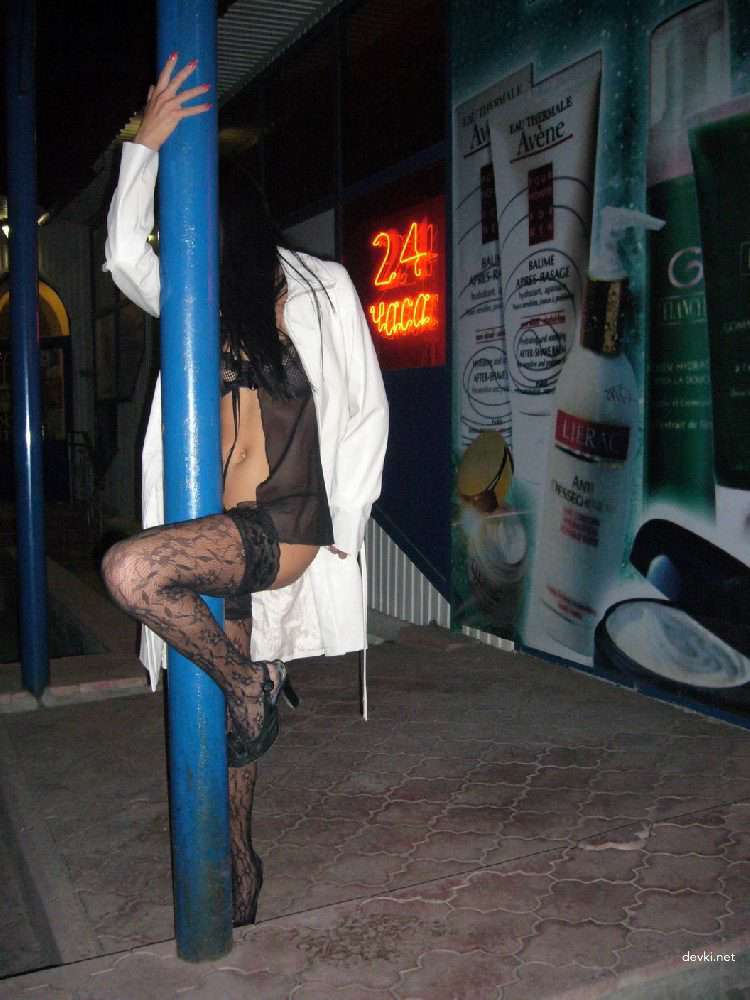 Hot Amateur Girlfriends in Explicit Erotic Photoshoot - Uncensored Naughty Fun