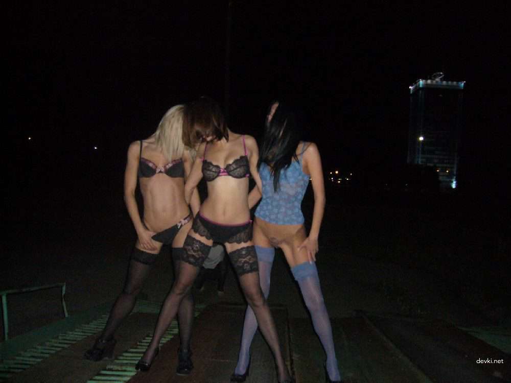 Hot Amateur Girlfriends in Explicit Erotic Photoshoot - Uncensored Naughty Fun
