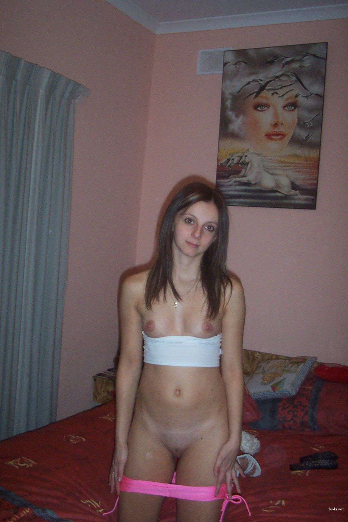 Explicit Nude Model Poses Seductively in Amateur Photo Shoot