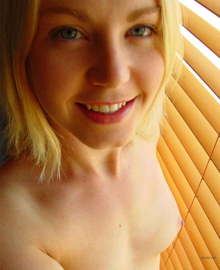 Blonde Bombshell's XXX Photo: Uncensored Blonde Babe Exposed