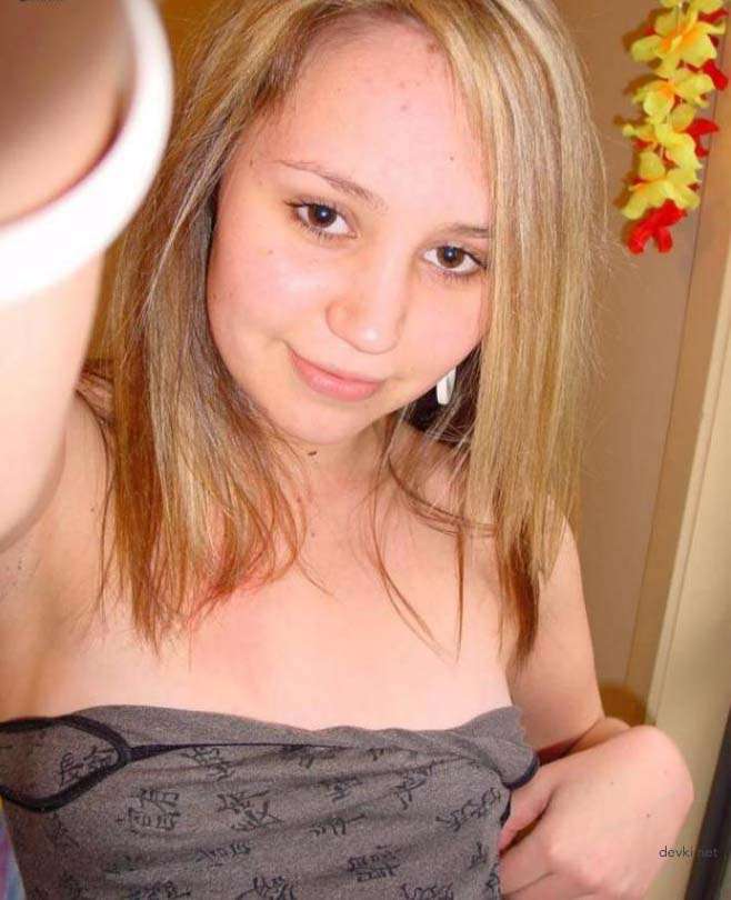 Explicit Amateur Nude Babe Posing - Young Model in Naked Photo Shoot