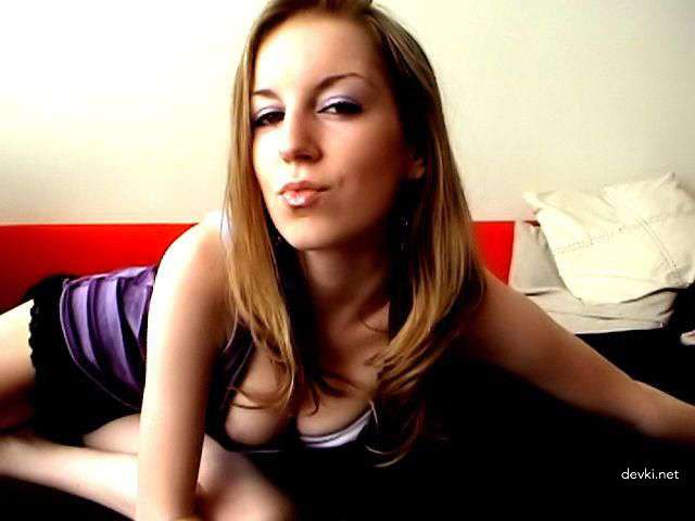 Sensual Naked Amateur Girl: Explicit Erotic Intimate Photos