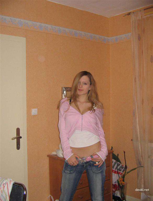 Explicit Amateur Solo Masturbation: Hot Girl Fingering Pussy
