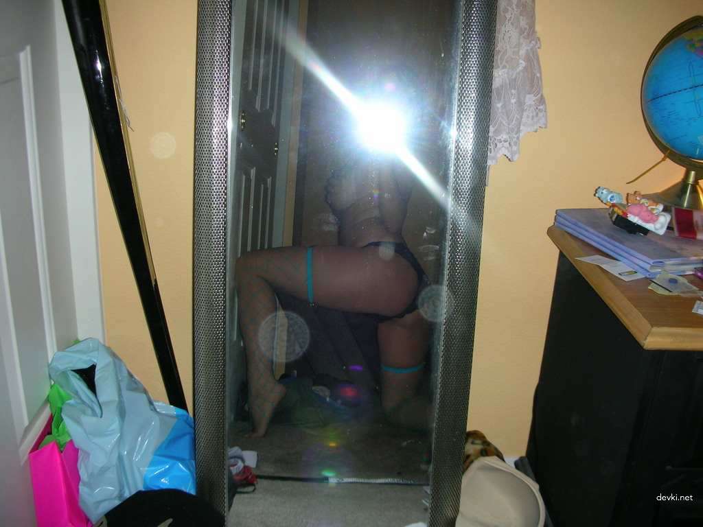 XXX Amateur Babe Pics: Explicit Erotic Photos of Hot Young Girl