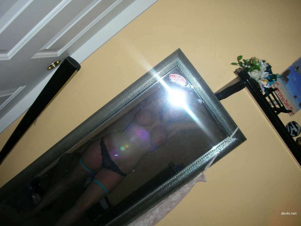 XXX Amateur Babe Pics: Explicit Erotic Photos of Hot Young Girl
