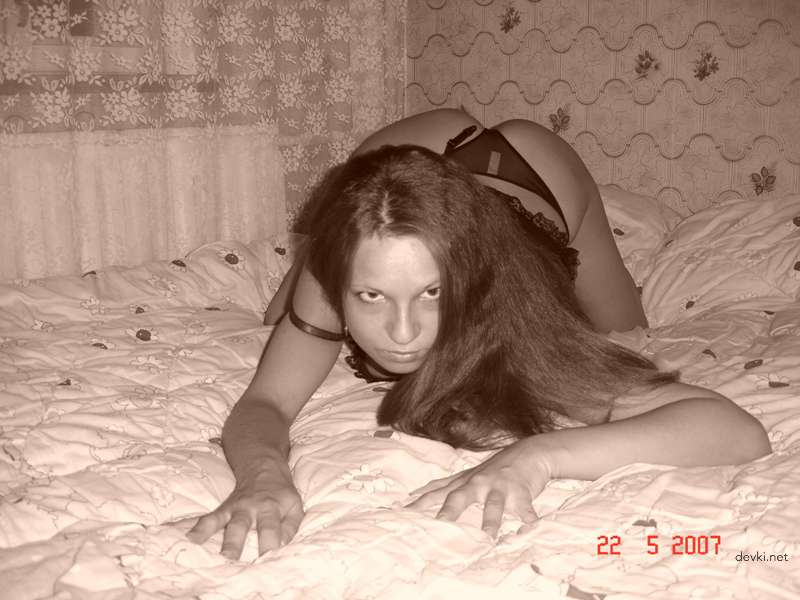 Amateur Playful Girl's Explicit Home Erotica - Sensual Photoshoot