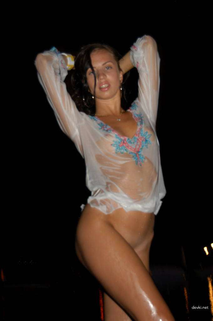 Explicit Nude Beach Photoshoot: Sun-Kissed Amateur Poses Boldly at Night