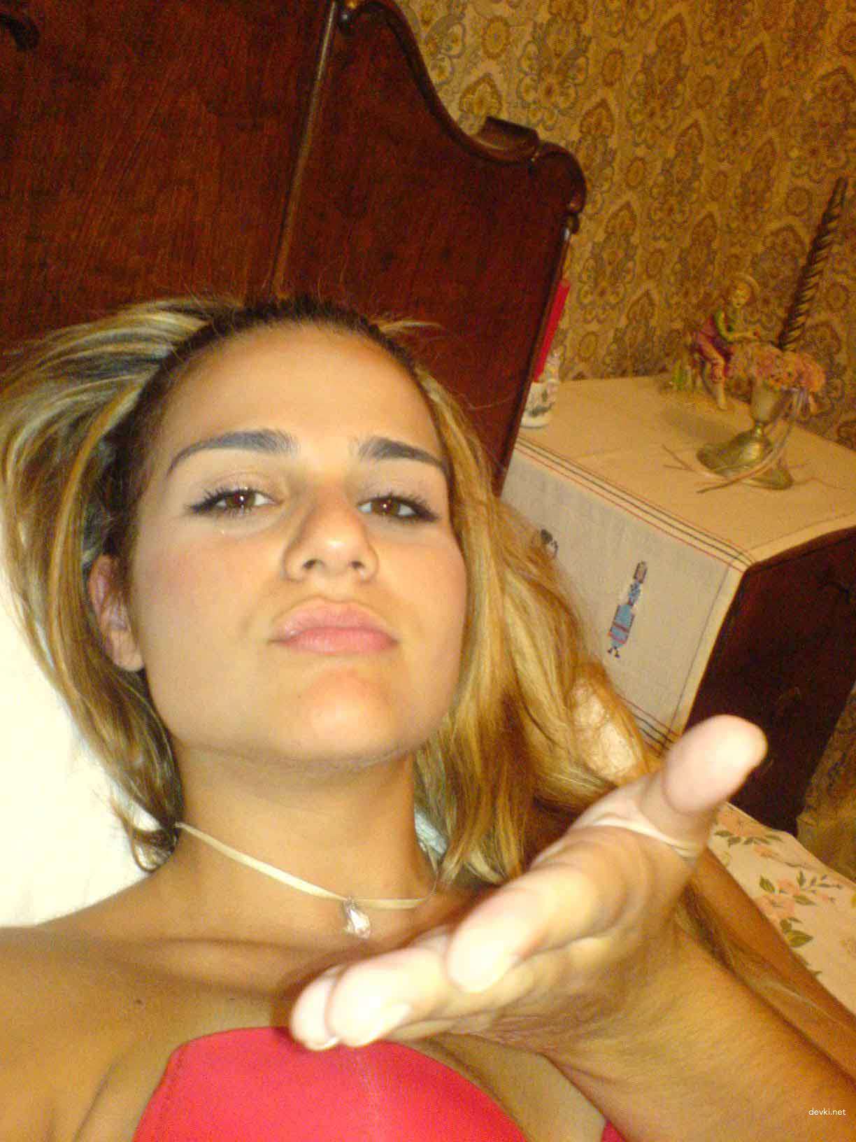 Raw Amateur Nude Selfies: Uncensored Naked Body Pics for Adults