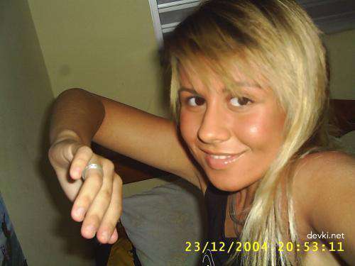XXX Close-Up: Amateur Girl's Tight Booty in Explicit Shot!
