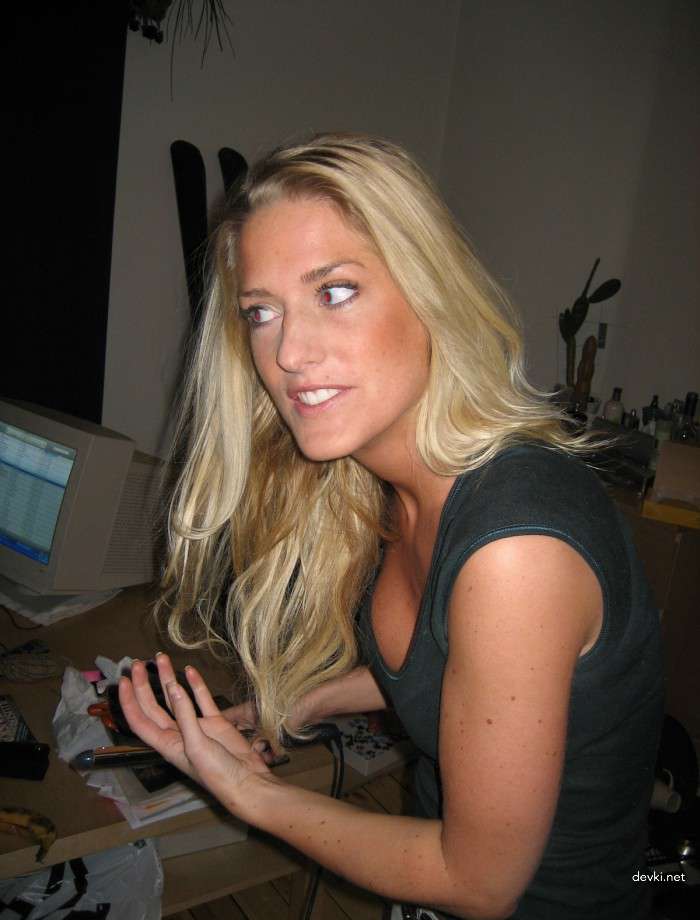 Uncensored Amateur Blonde Nudes: Explicit Posing Photos