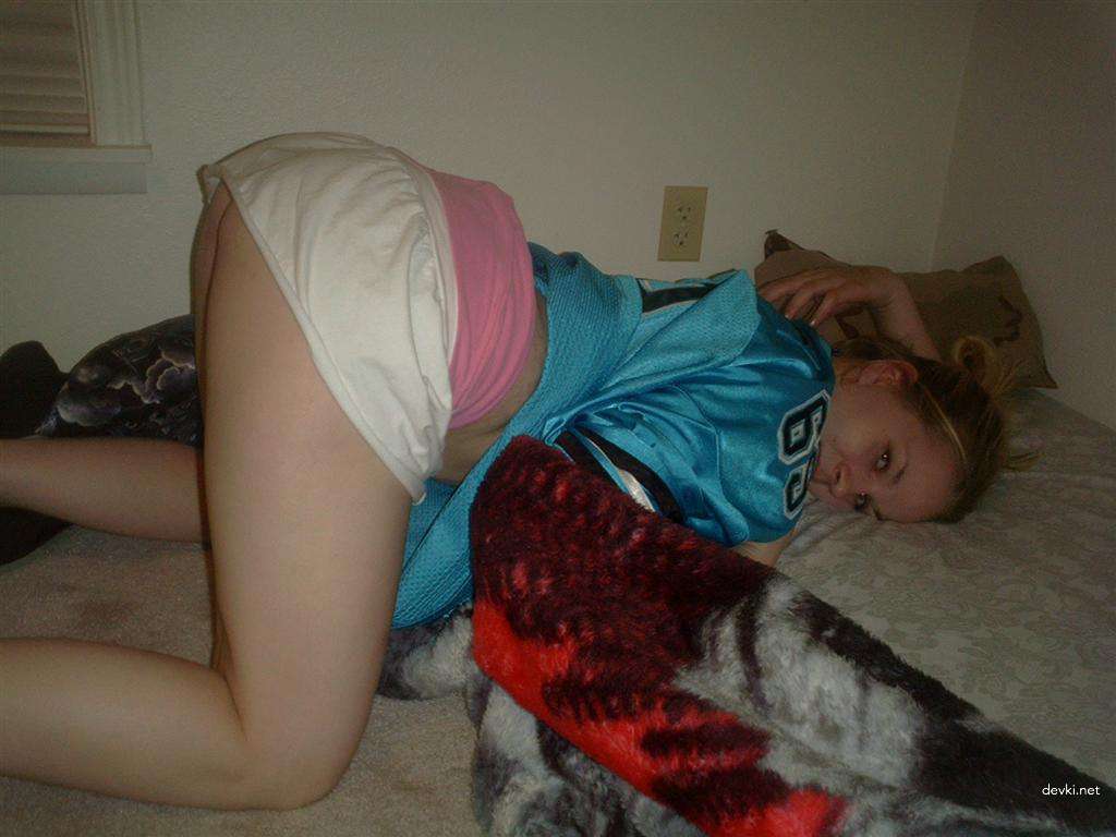 Uncensored Amateur Blonde Nudes: Explicit Posing Photos