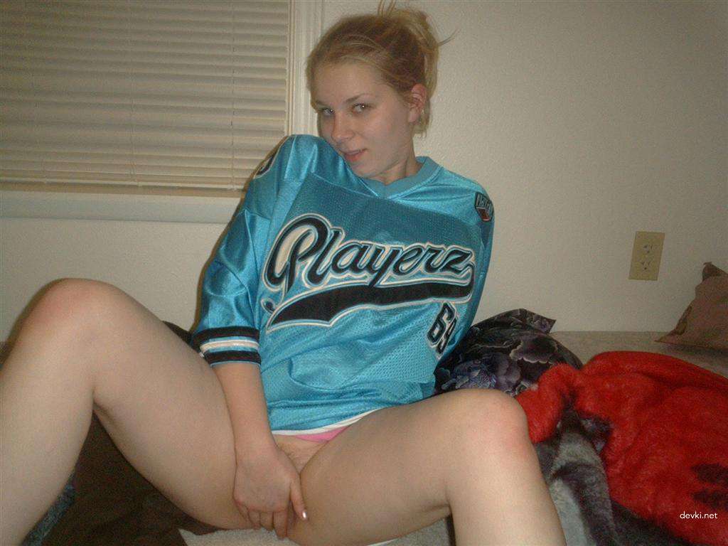 Uncensored Amateur Blonde Nudes: Explicit Posing Photos