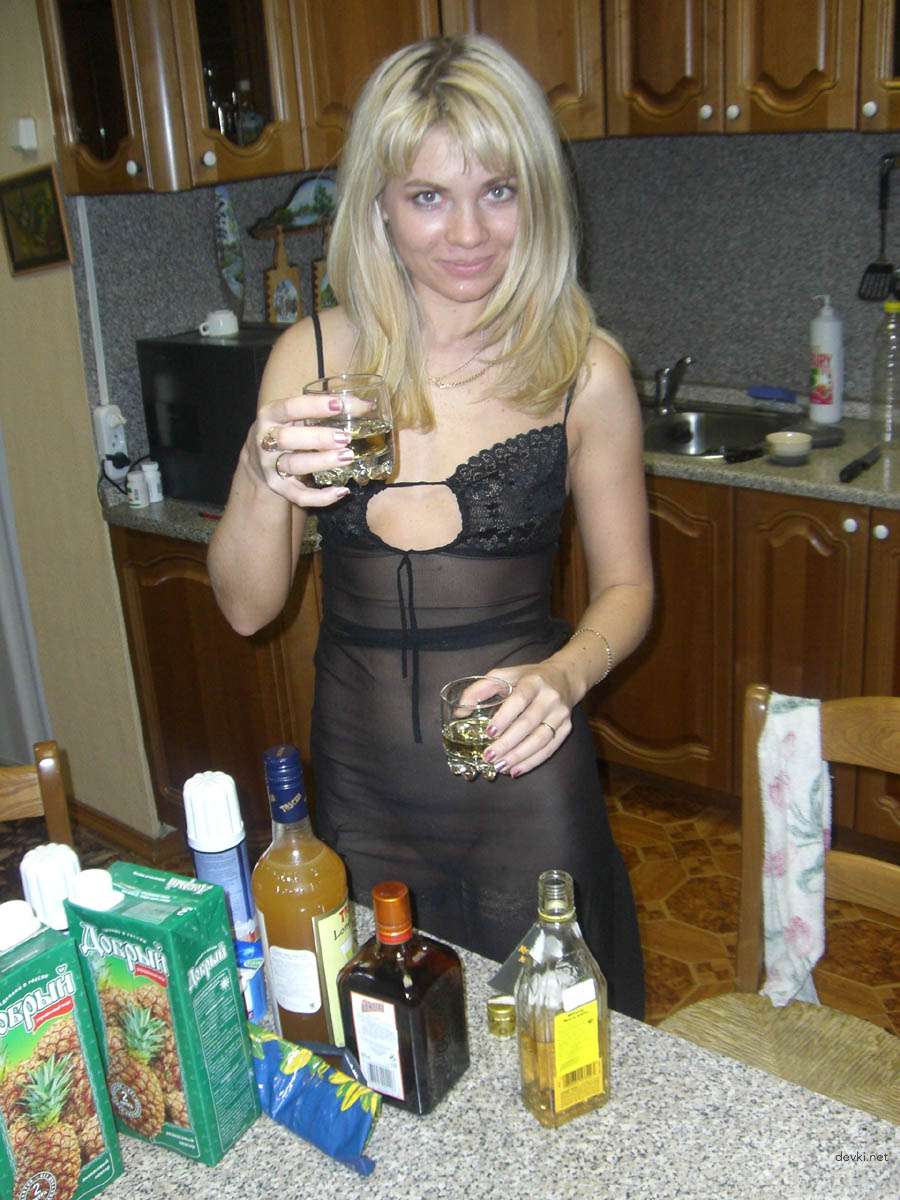 XXX Amateur Photo: Hot Private Woman Exposing All - Explicit and Sizzling!
