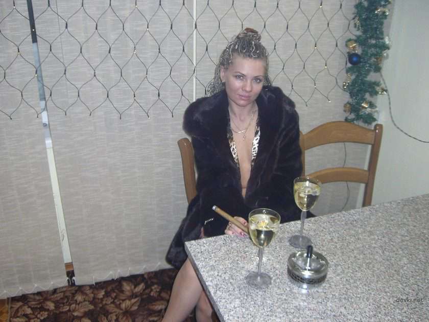 XXX Amateur Photo: Hot Private Woman Exposing All - Explicit and Sizzling!