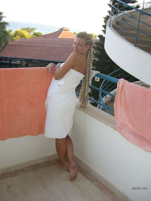 XXX Amateur Photo: Hot Private Woman Exposing All - Explicit and Sizzling!