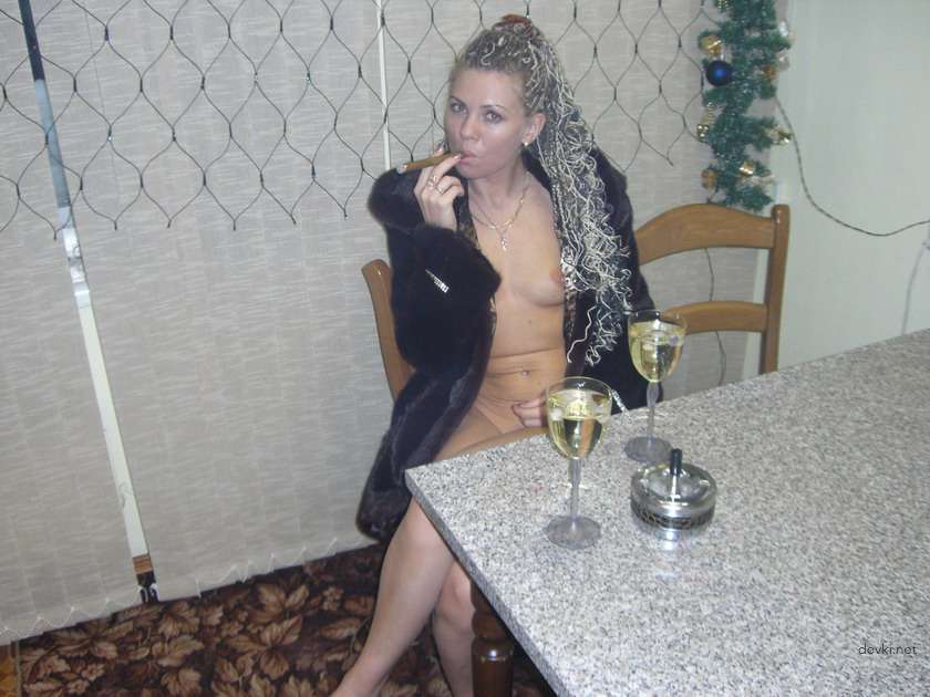 XXX Amateur Photo: Hot Private Woman Exposing All - Explicit and Sizzling!