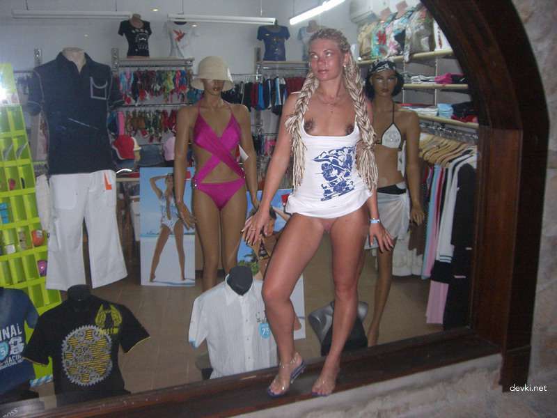 XXX Amateur Photo: Hot Private Woman Exposing All - Explicit and Sizzling!