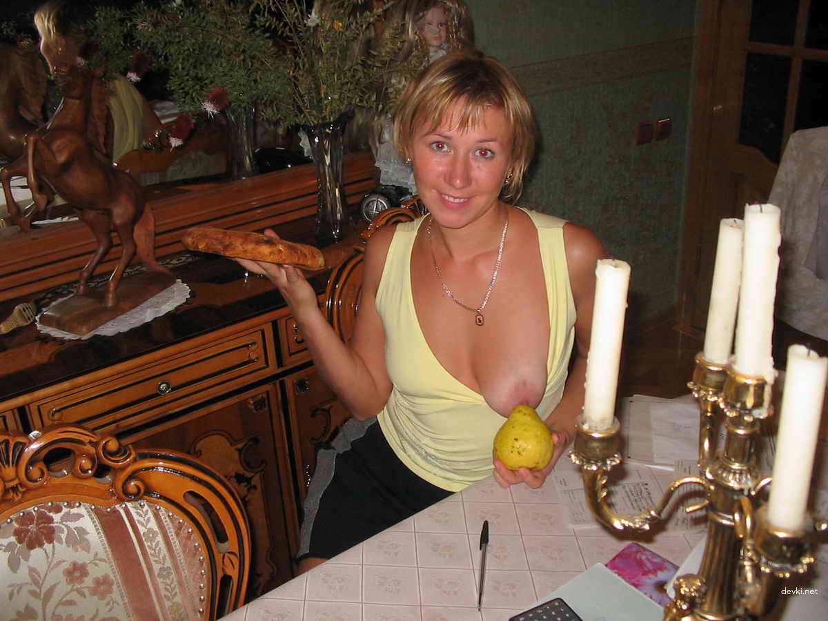 Naughty Snow Maiden Strips Down Under Christmas Tree for Explicit Amateur Nude Photoshoot