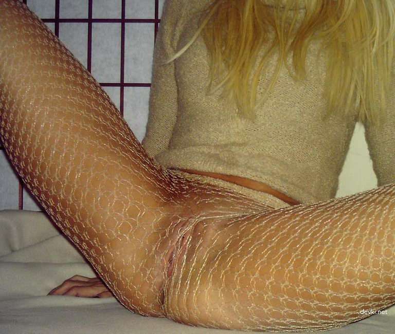 Seductive Blonde Amateur in Explicit Sexual Poses - XXX Photo