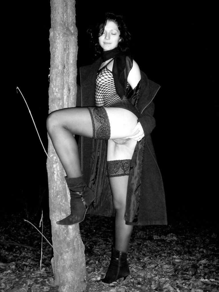 Naughty Amateur Babe Striking Provocative Poses in Explicit Photoshoot