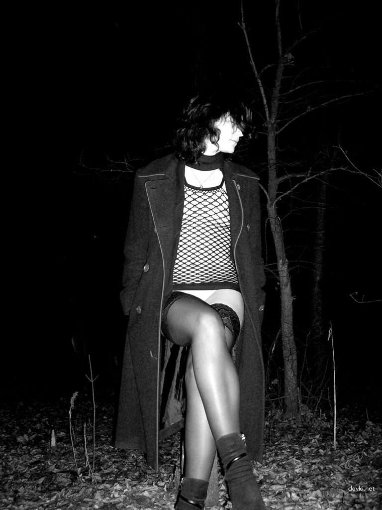 Naughty Amateur Babe Striking Provocative Poses in Explicit Photoshoot