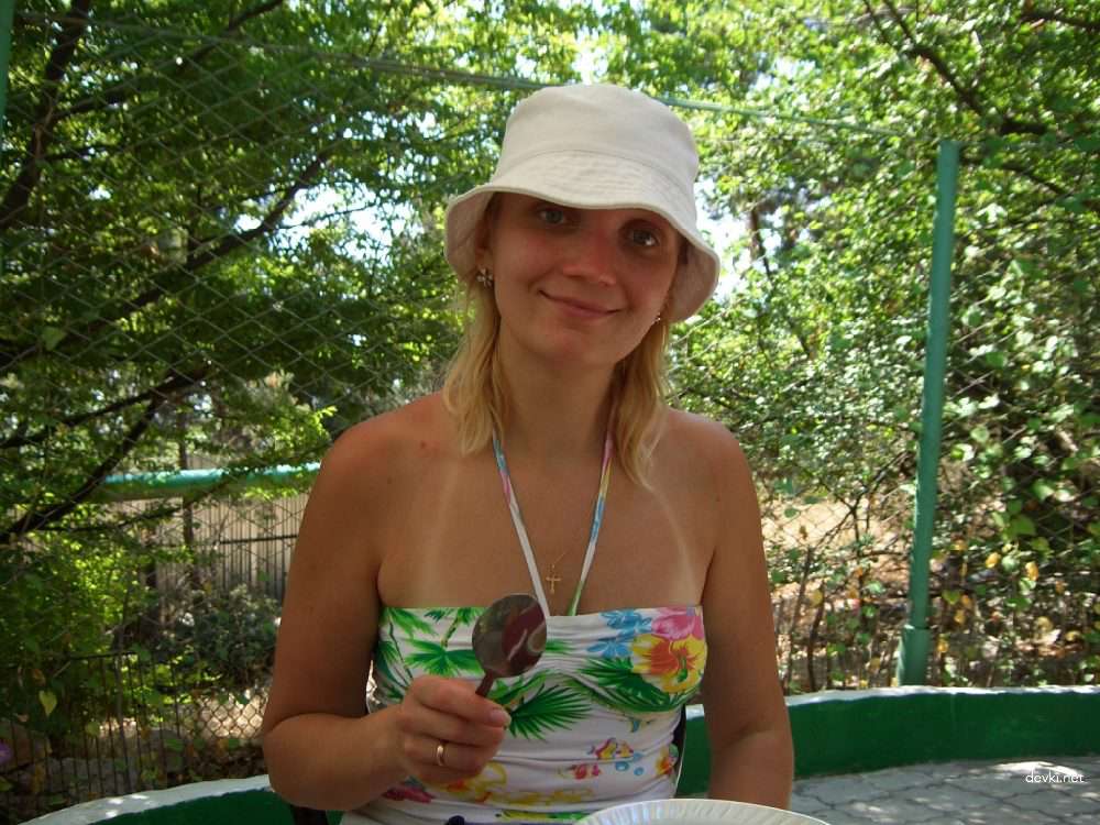 Uncensored Amateur Wife Erotica: Hot Vacation Photos