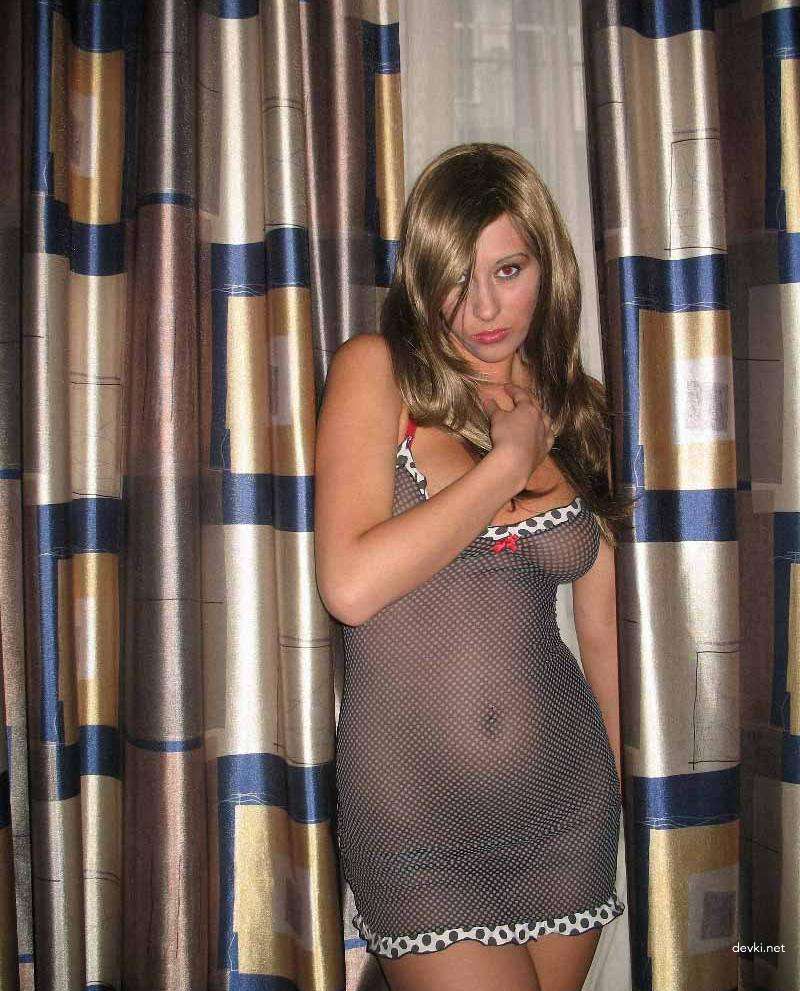 Sizzling Amateur Babe Flaunts Perfect Curves - Sensational Body Shot