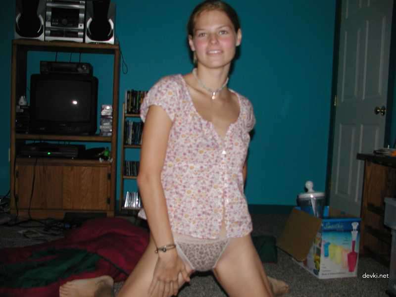 Explicit Nude Photoshoot: Amateur Girl Poses in Erotic Content