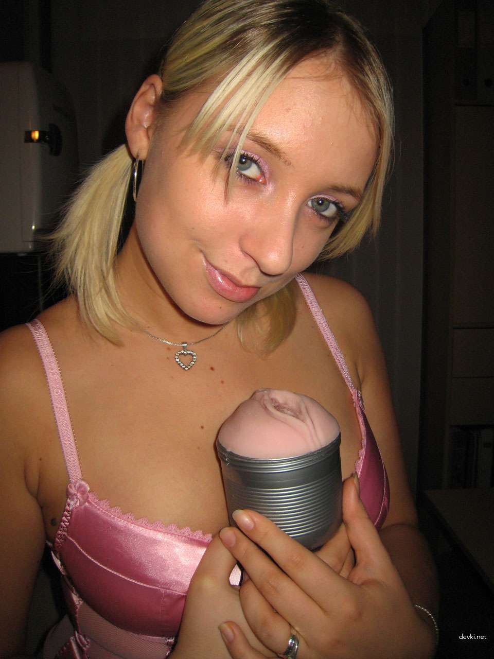 Wild Amateur Blonde XXX: Naughty Blonde's Explicit Photoshoot