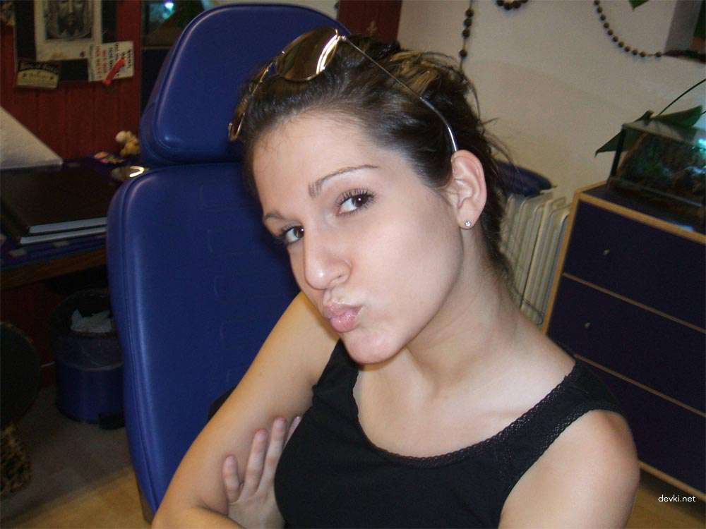 Teen Amateur Porn: Young Girl Explicitly Fucks in Hot Action