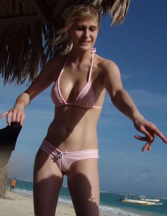 Blonde Nude Vacation: Explicit Resort Amateur Photo
