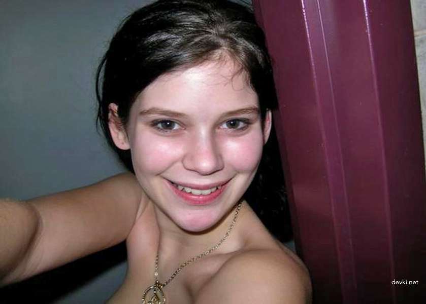 XXX Brunette's Uncensored Amateur Photos: Explicit Adult Content for XXX Enthusiasts