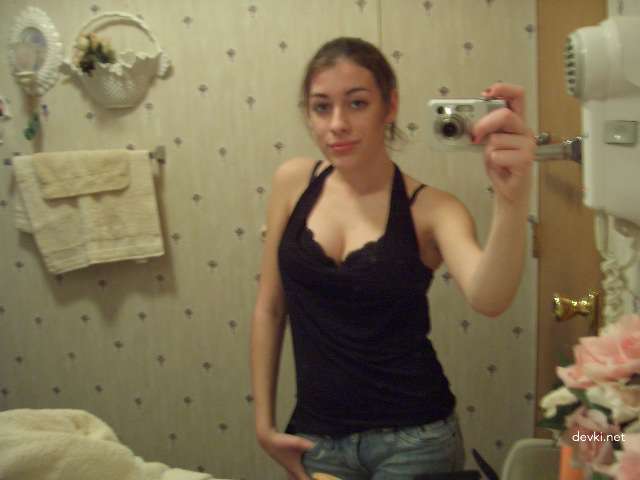 Sizzling Brunette Bares All: Explicit Amateur Selfie - Hot Body Exposed