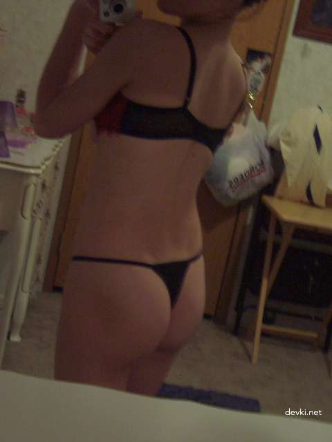Sizzling Brunette Bares All: Explicit Amateur Selfie - Hot Body Exposed