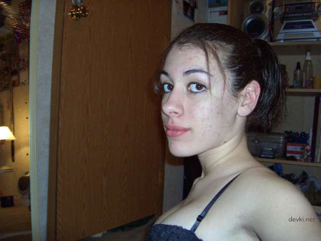 Sizzling Brunette Bares All: Explicit Amateur Selfie - Hot Body Exposed