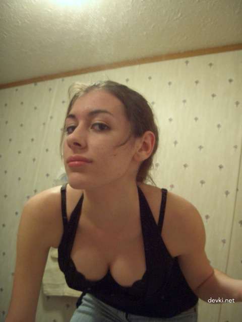 Sizzling Brunette Bares All: Explicit Amateur Selfie - Hot Body Exposed
