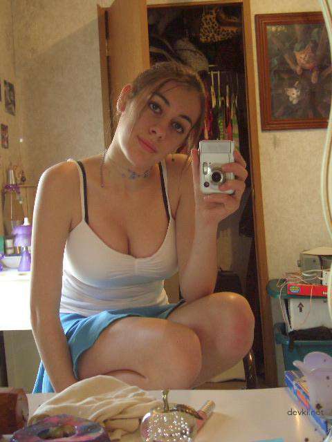 Sizzling Brunette Bares All: Explicit Amateur Selfie - Hot Body Exposed