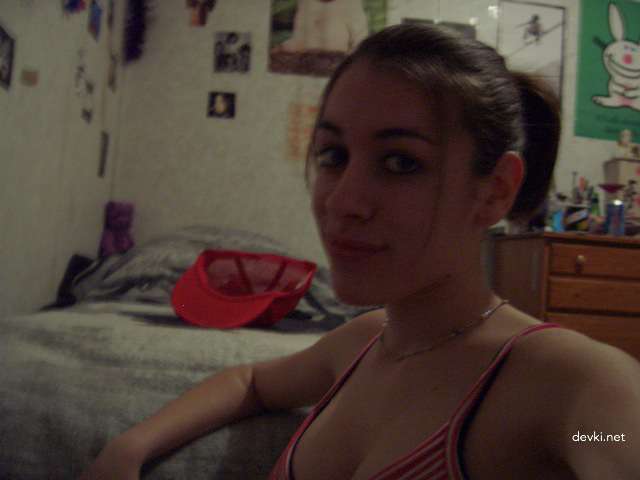 Sizzling Brunette Bares All: Explicit Amateur Selfie - Hot Body Exposed