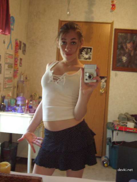 Sizzling Brunette Bares All: Explicit Amateur Selfie - Hot Body Exposed
