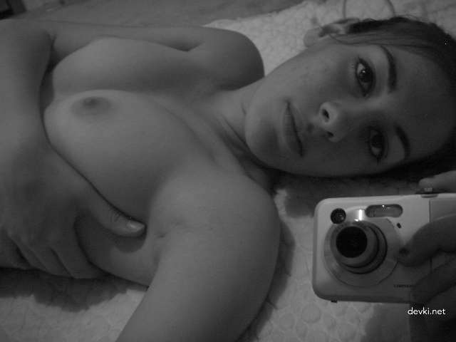 Sizzling Brunette Bares All: Explicit Amateur Selfie - Hot Body Exposed