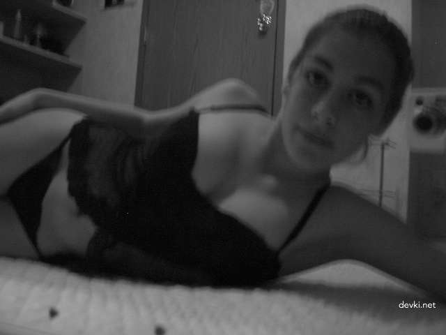 Sizzling Brunette Bares All: Explicit Amateur Selfie - Hot Body Exposed